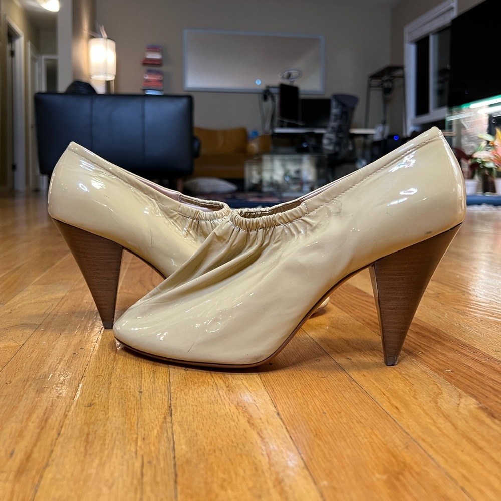Brand new Celine high fashion heels. Modern architectural look. Patent leather